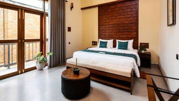 2 bedrooms, travel crib, WiFi (free), bed sheets