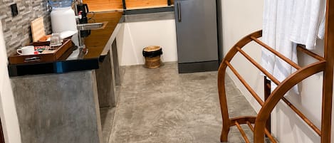 雪櫃、電熱水壺