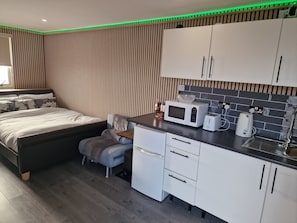1 makuuhuone, silitysrauta/-lauta, Wi-Fi, vuodevaatteet