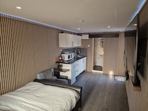 1 makuuhuone, silitysrauta/-lauta, Wi-Fi, vuodevaatteet