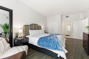 Room - Orlando Getaway With Pool View Balcony (Celebration)