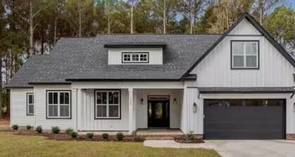 Modern Nest -3-bedroom home in charming Grimesland with peaceful surroundings