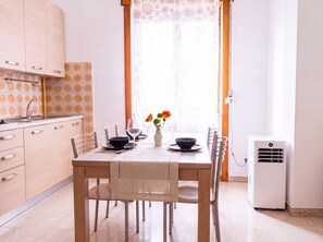 Dining - Vrbo Property (Milano)