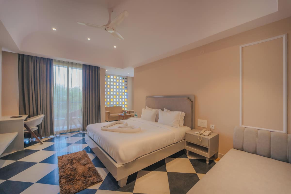 Habitación básica doble, vista a la colina | Escritorio y wifi gratis