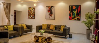 Stonehaven 2-bedroom apartment with AC, PS5, Security & Light in Oluyole Ibadan