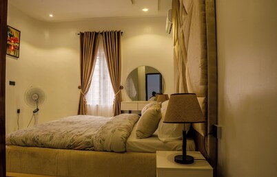 Stonehaven 2-bedroom apartment with AC, PS5, Security & Light in Oluyole Ibadan