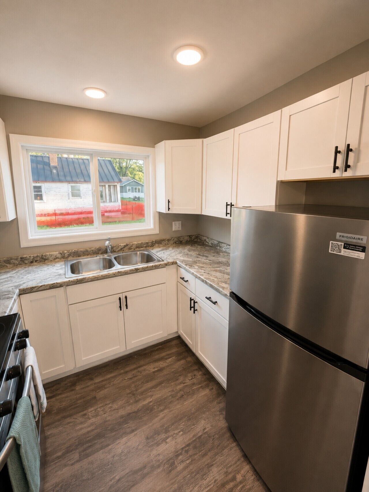 Coffee/tea maker, microwave, oven, stovetop