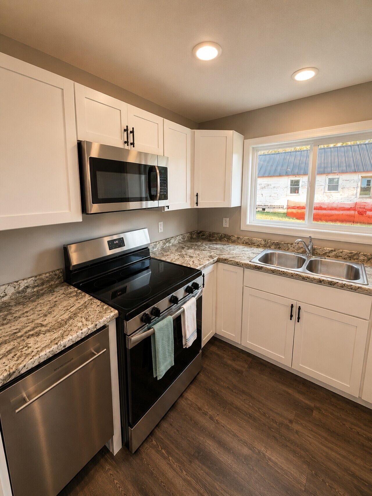 Coffee/tea maker, microwave, oven, stovetop