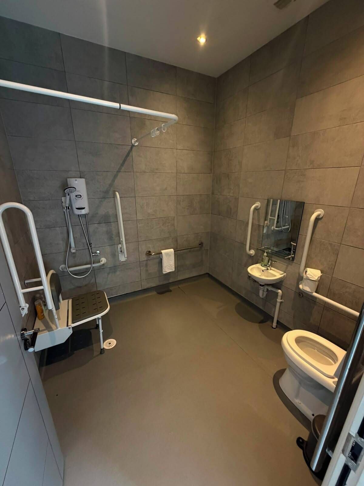 Studio | Bathroom