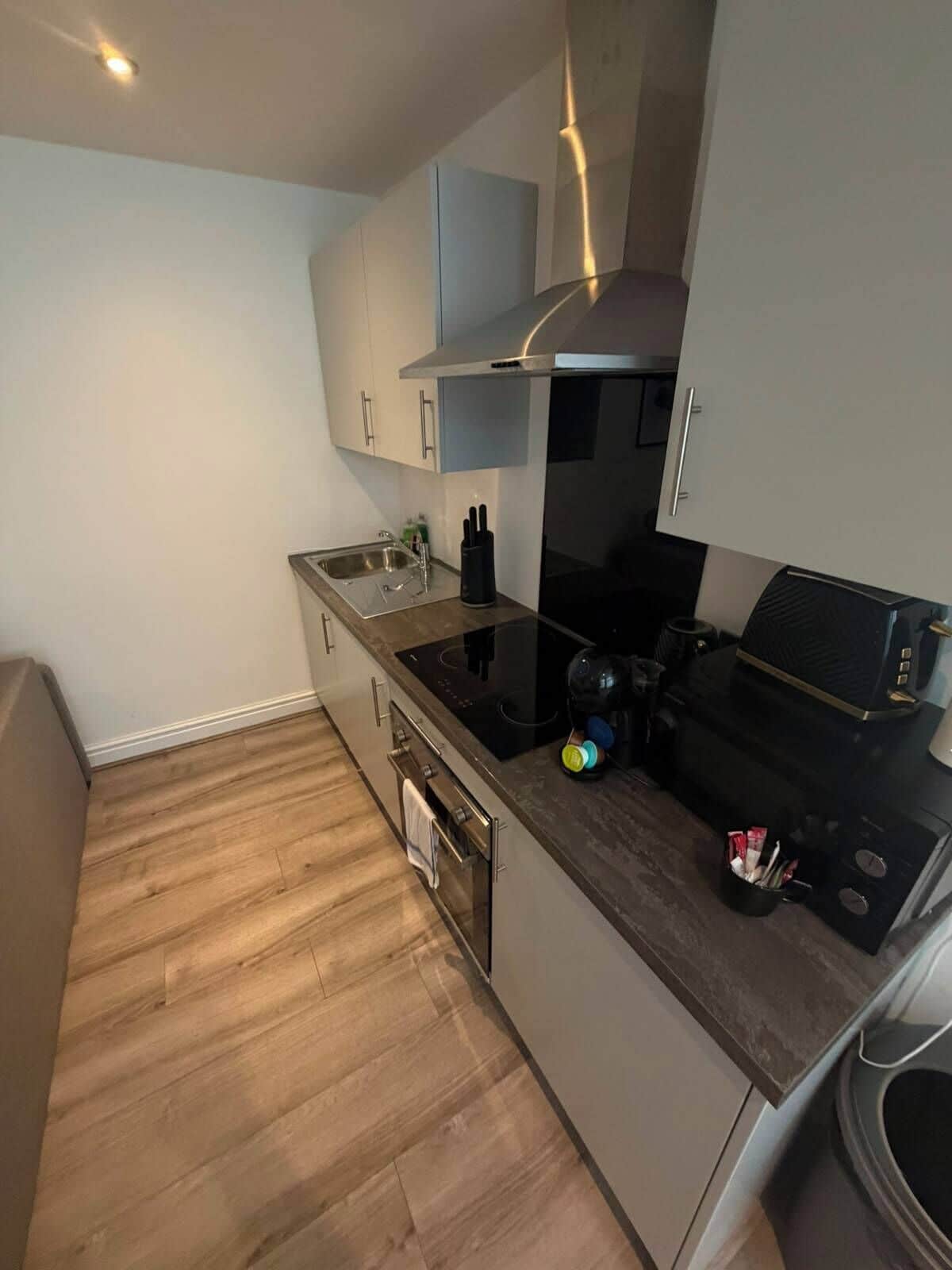 Apartment | Private kitchen | Fridge, microwave, oven, stovetop