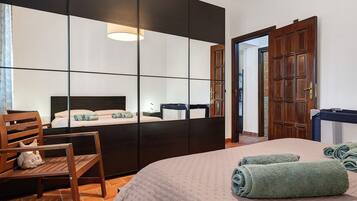 2 habitaciones, tabla de planchar con plancha, wifi y ropa de cama