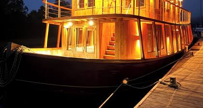 Highland Lassie: A Historic Yacht in the Heart of the Scottish Highlands