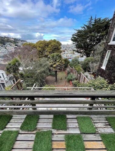 Historic Cottage with a view,
Take refuge in this charming historic cottage