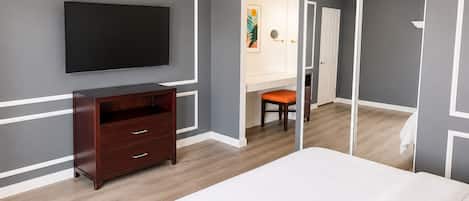 Deluxe Suite, 1 Bedroom, Kitchen | Premium bedding, blackout drapes, iron/ironing board, WiFi (free)