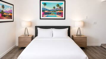 Junior Studio Suite, Kitchen | Blackout drapes, iron/ironing board, WiFi (free)