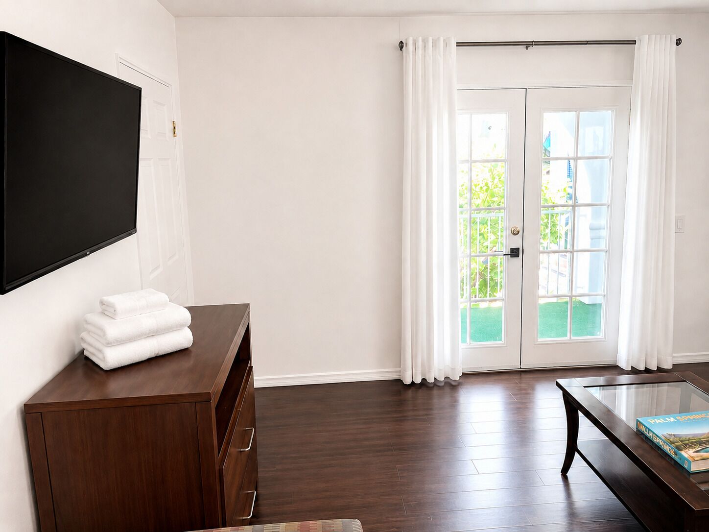 Signature Suite, 1 Bedroom, Balcony, Mountain View | Interior