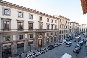 Unclassified image, 4 of 10, button - Campidoglio E in Firenze (Florence)