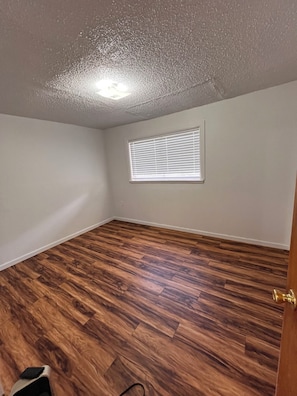 Interior - 2 BR Apt, Fast Wi-Fi, & Near Hospital & USUE (Price)