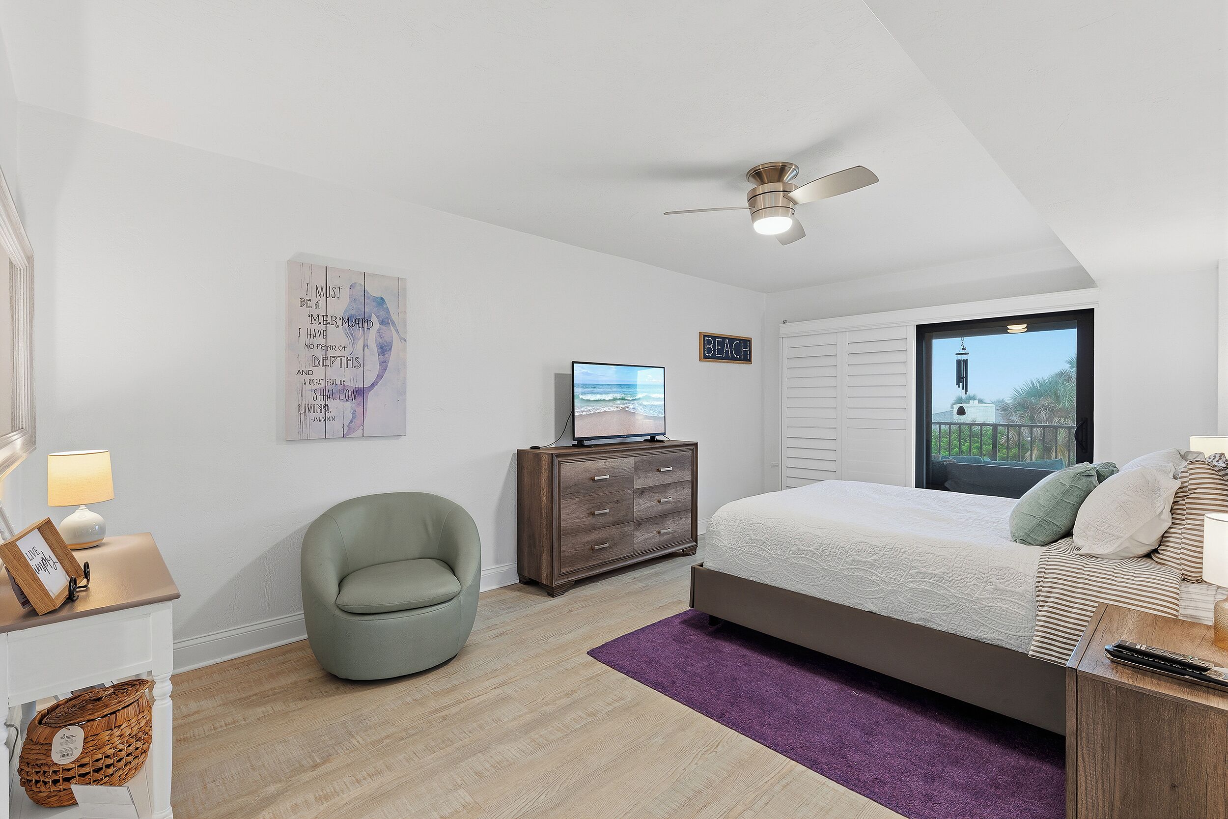 3 bedrooms, iron/ironing board, travel crib, WiFi (free)