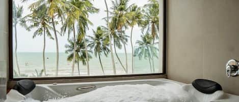 Minibar, free WiFi, bed sheets