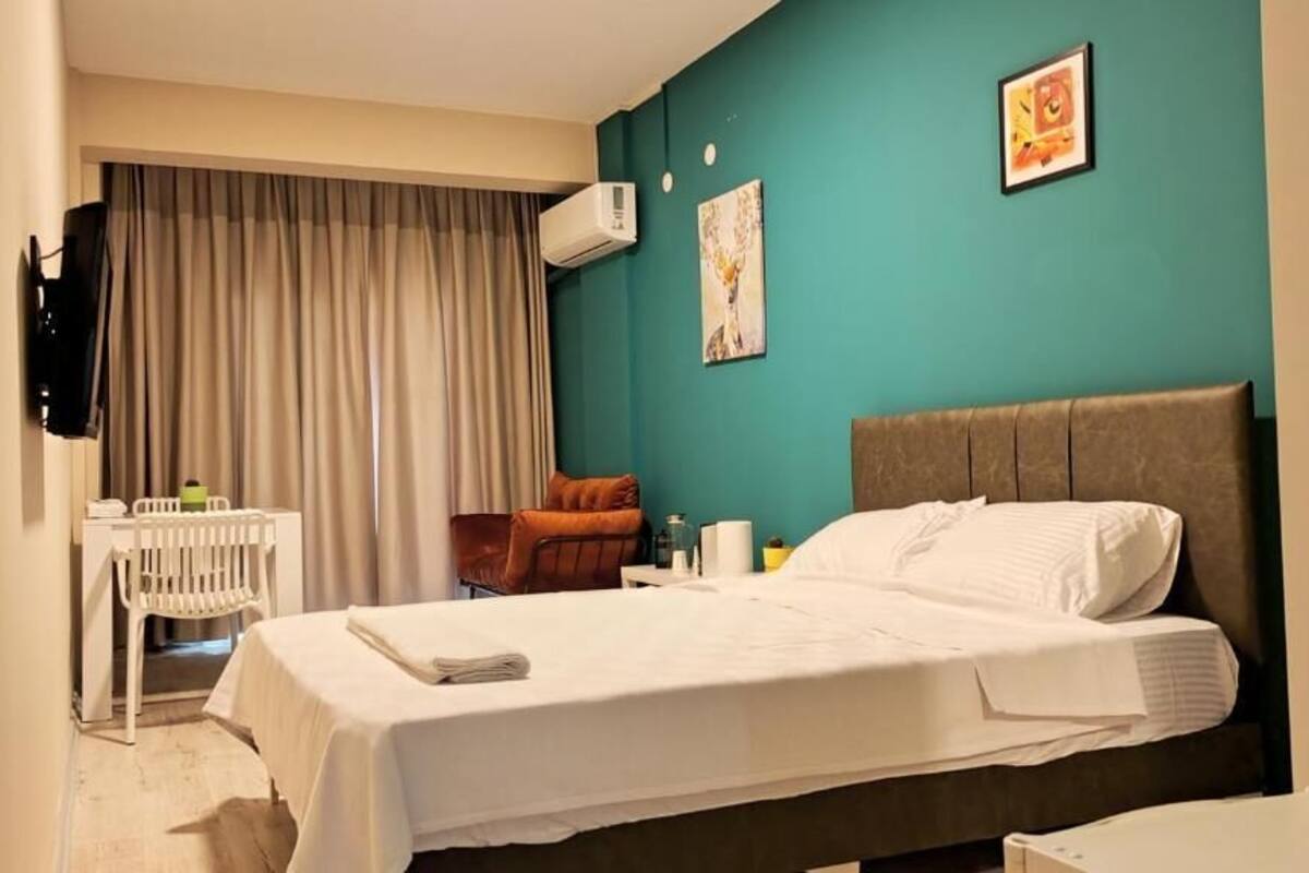 Habitación doble superior, balcón, vistas al jardín | Tabla de planchar con plancha y wifi gratis