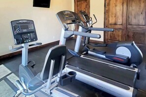 A gym with cardio equipment including treadmills and an elliptical. - Spacious townhome with shared pool & hot tub (Washington)
