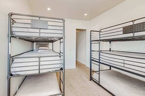 A bunk bed room with metal railings and a carpeted floor. - 4BR oasis with pool, hot tub, fire pit, & balcony (Santa Clara)