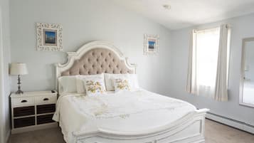 4 bedrooms, desk, iron/ironing board, travel crib