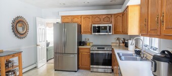 Lovely Bright and Spacious 4-bedroom house with 6 off-street parking spots