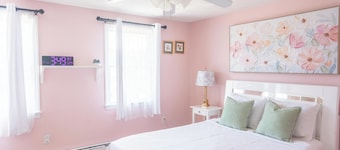 Lovely Bright and Spacious 4-bedroom house with 6 off-street parking spots