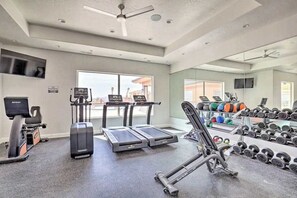 A gym with treadmills, an elliptical, a stationary bike, and a variety of weights. - Townhouse with resort amenities, private hot tub (Hurricane)