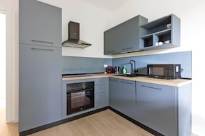 Private kitchen - Blue Two-Room Apartment with a Terrace, 5 Minutes from the Station (Bergamo)
