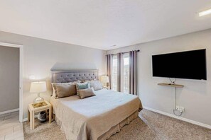Iron/ironing board, WiFi, bed sheets - 2BR mtn-view with pools & hot tub - near Zion (St. George)