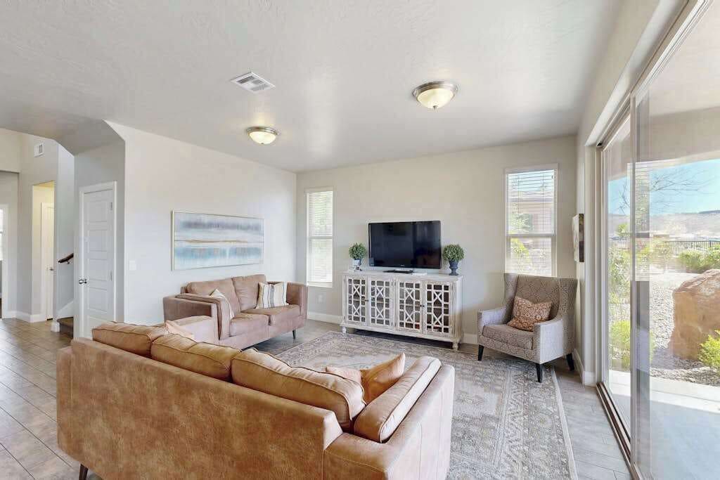TV, DVD player, offices