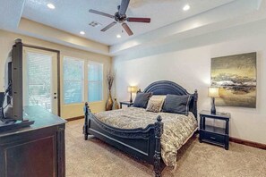 A bedroom with a bed, a ceiling fan, a desk, and a lamp. - 4BR mtn-view townhome with pools, hot tubs, gym (Washington)