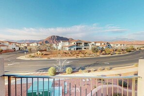 A residential area with houses, a road, and a mountain in the background. - 5 BR home with hot tub & water park PV90 (Santa Clara)