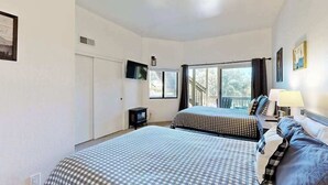 3 slaapkamers, een strijkplank/strijkijzer, reisbedje, wifi
