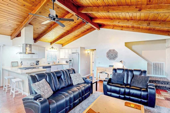 TV, fireplace, offices