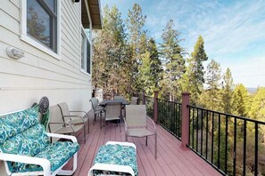 A deck with outdoor furniture and a view of trees. - Pine Mountain Getaway - Pine Mountain Lake (Groveland)