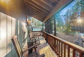 Property grounds - Bearfoot Getaway - Sierra Cedars (Shaver Lake)