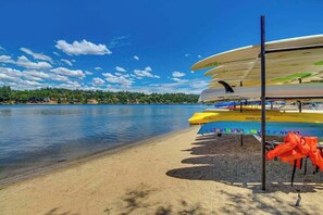 A lakeside view with canoes and kayaks docked near the shore. - Forest Treasure - Pine Mountain Lake (Groveland)