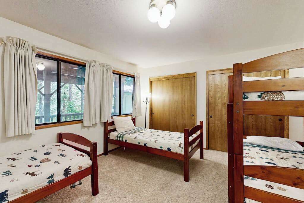 4 bedrooms, WiFi, bed sheets