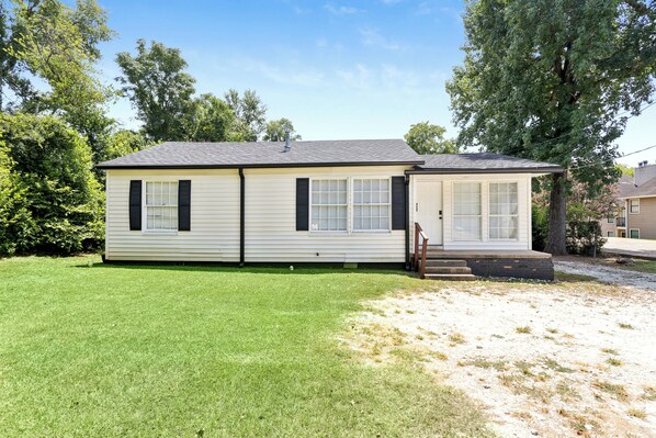 Exterior - Main House + Modern Tiny Home - 4 BR / 3 BA (Nacogdoches)