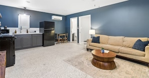 Living area - Main House + Modern Tiny Home - 4 BR / 3 BA (Nacogdoches)