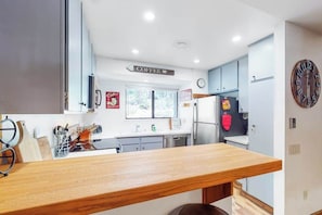 Private kitchen - Lake Therapy - Huntington Lake (Lakeshore)