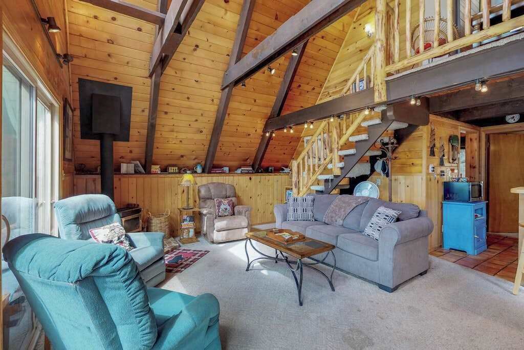 Fernseher, Kamin, Videospiele, DVD-Player