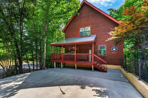 A red wooden building with a porch and a sign that reads 'Welcome to the Village of Vinemont.' - New! Hot Tub/Game Room-Close to Dollywood (Pigeon Forge)