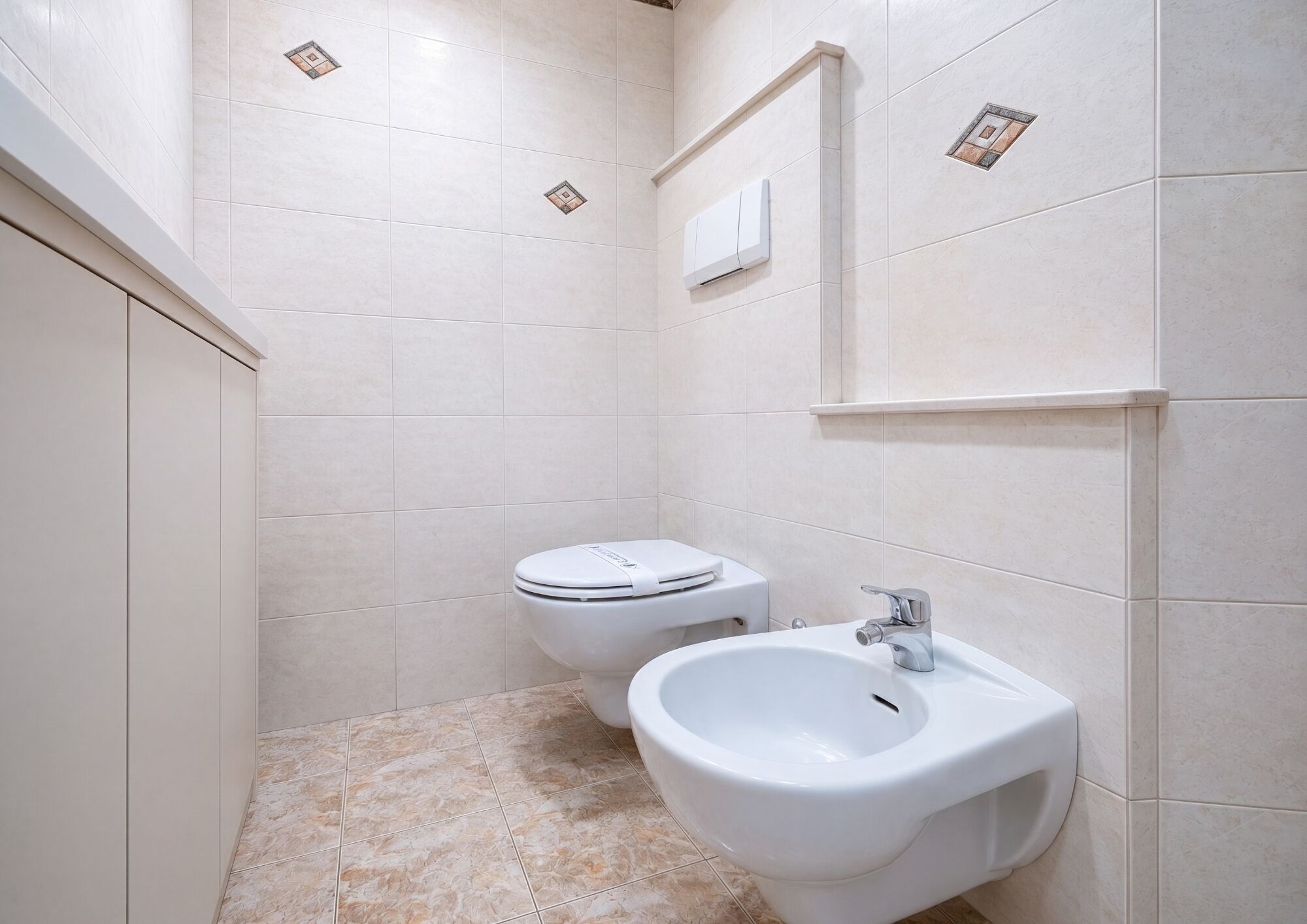 Dusche, Haartrockner, Bidet, Handtücher