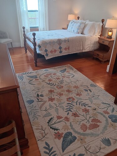 Mountain Retreat close to Northampton/ Amherst with trails and peaceful nature!