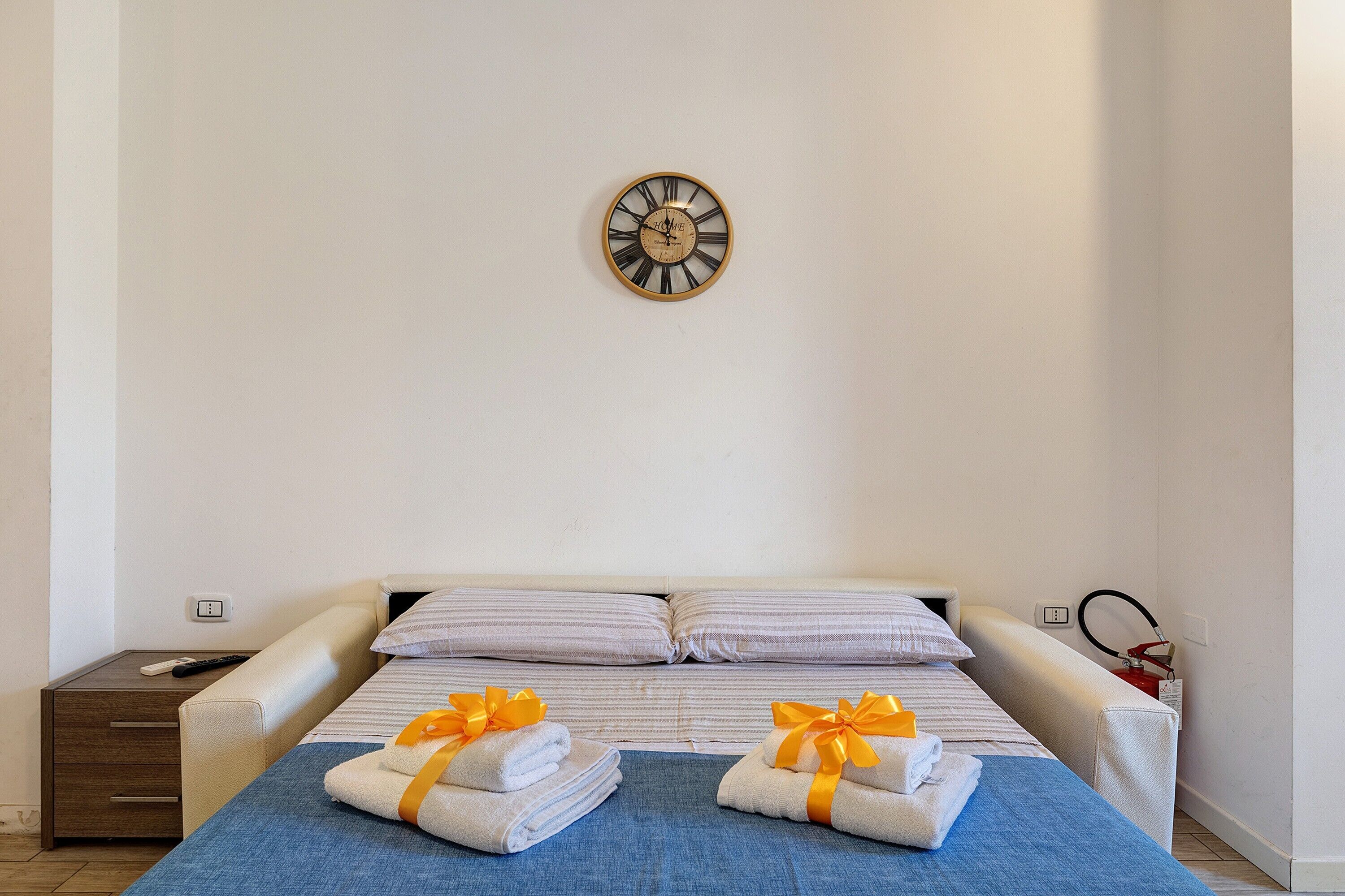 WiFi, bed sheets